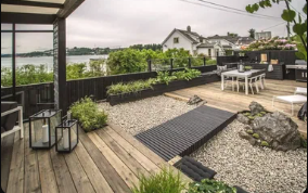 Rooftop service presentation with refined outdoor layout